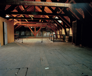 840843 Interieur van het Stadhuis (Stadhuisbrug 1) te Utrecht: de dakconstructie op een deel van de zolder.N.B. Het ...